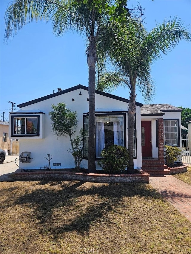 8686 San Juan Ave, South Gate, CA 90280 - view of front of home featuring stucco siding and a front lawn