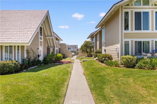 54 Kazan St Unit 27, Irvine, CA 92604 - surrounding community featuring a yard and a residential view