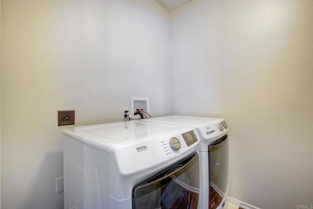 33657 Emerson Way Unit C, Temecula, CA 92592 - laundry room with washer and dryer