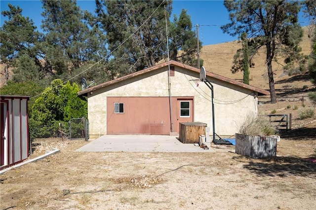 46404 Kings Canyon Rd, Lancaster, CA 93536 - back of property featuring a patio area, stucco siding, and a gate