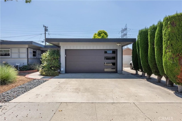 2054 Pattiz Ave, Long Beach, CA 90815 - garage with driveway