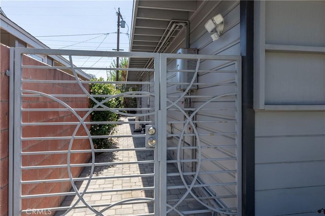 2054 Pattiz Ave, Long Beach, CA 90815 - exterior view