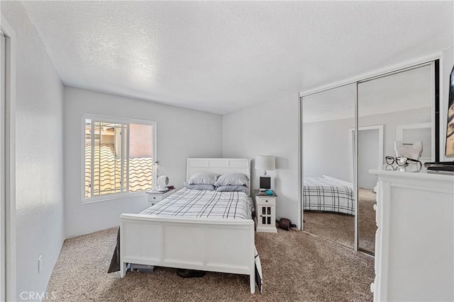 2981 Pembroke Cir, Corona, CA 92879 - carpeted bedroom featuring a textured ceiling and a closet