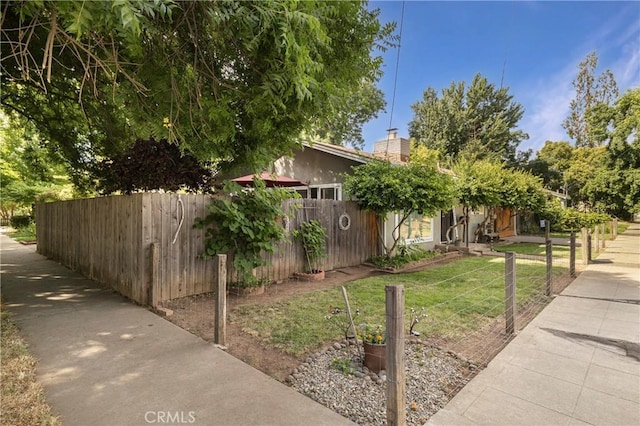 401 W 6th Ave, Chico, CA 95926 - view of front of house with a chimney