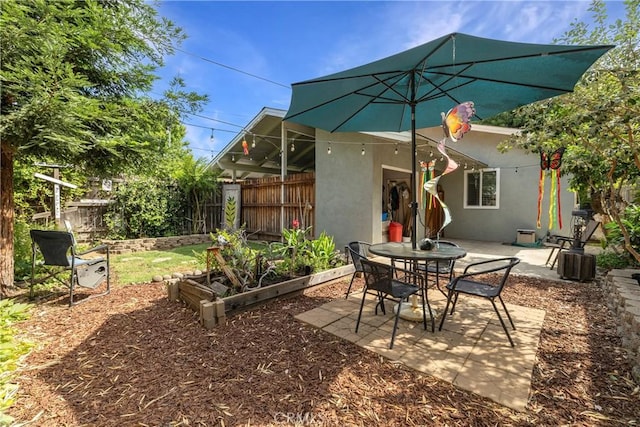 401 W 6th Ave, Chico, CA 95926 - view of patio / terrace with a garden