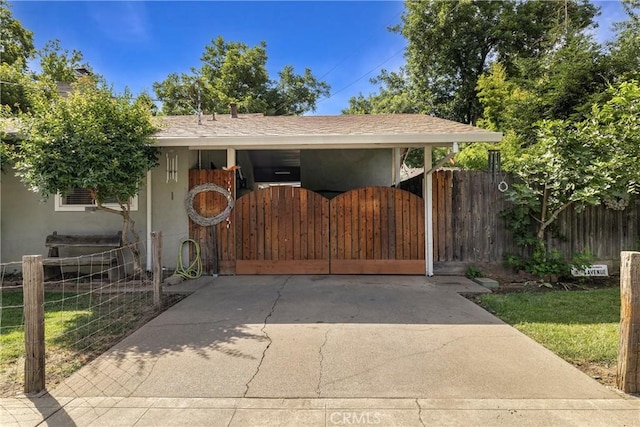 401 W 6th Ave, Chico, CA 95926 - view of front facade with a gate, stucco siding, and a carport