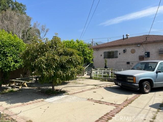 13567 Eldridge Ave, Sylmar, CA 91342 - view of side of home