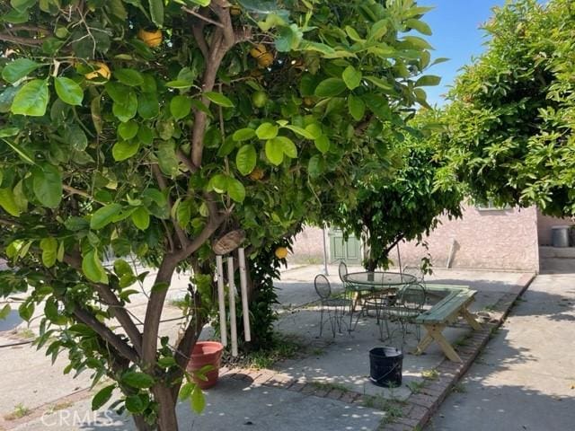 13567 Eldridge Ave, Sylmar, CA 91342 - surrounding community featuring a patio