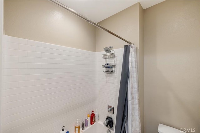 300 Farmhouse Dr Unit 3, Simi Valley, CA 93065 - full bathroom featuring shower / tub combo with curtain and toilet