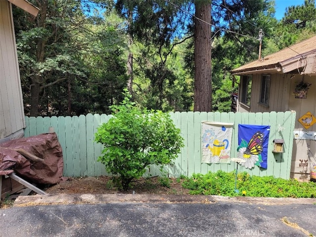 22726 Ponderosa Dr, Crestline, CA 92325 - exterior space