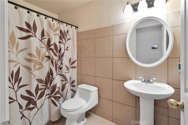 13491 Solitude Cir, Victorville, CA 92392 - bathroom featuring tile walls and curtained shower