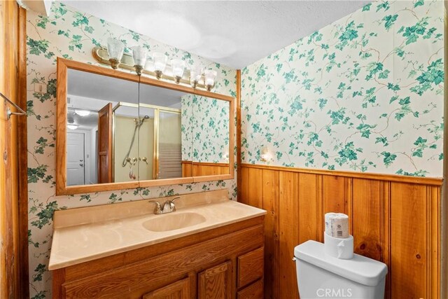 22490 Rockwell Rd, Cedarpines Park, CA 92322 - bathroom with wallpapered walls, a wainscoted wall, vanity, and a shower stall