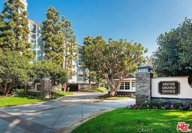 13078 Mindanao Way Unit 211, Marina Del Rey, CA 90292 - community sign featuring concrete driveway and a lawn