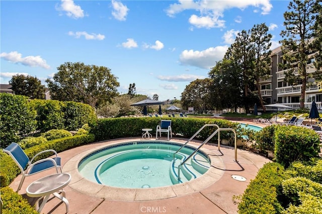 13078 Mindanao Way Unit 211, Marina Del Rey, CA 90292 - community pool featuring a community hot tub