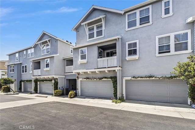 29 Hinterland Way, Ladera Ranch, CA 92694 - townhome / multi-family property featuring stucco siding and a garage