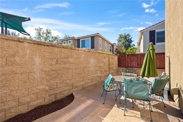35842 Ellison Ln Unit 2, Murrieta, CA 92562 - fenced backyard with outdoor dining space and a patio area