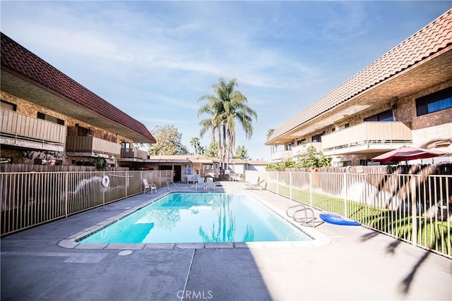 1000 Central Ave Unit 19, Riverside, CA 92507 - community pool with a patio