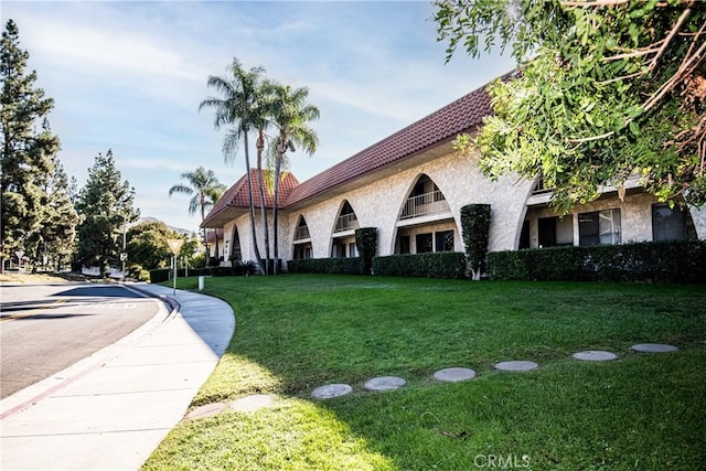 1000 Central Ave Unit 19, Riverside, CA 92507 - surrounding community with a yard