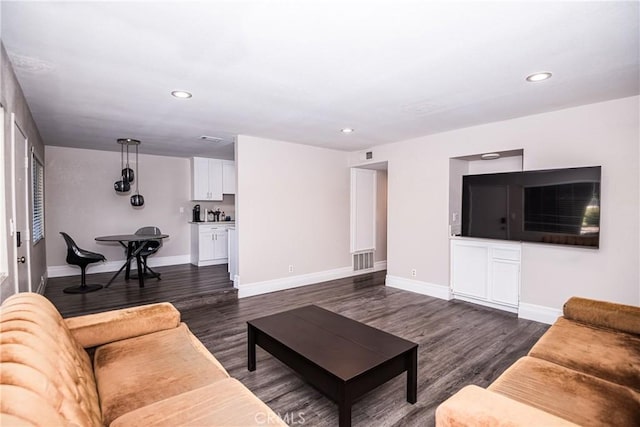 1000 Central Ave Unit 19, Riverside, CA 92507 - living area featuring recessed lighting and dark wood-style floors