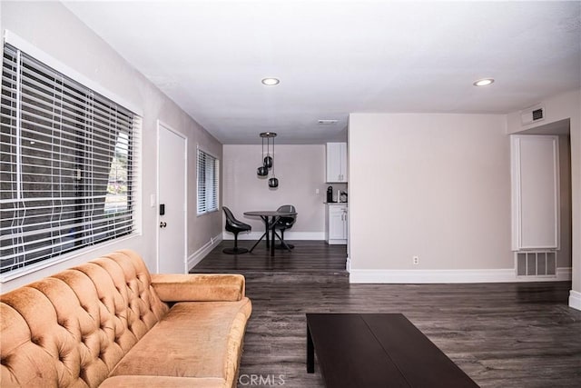 1000 Central Ave Unit 19, Riverside, CA 92507 - living area featuring recessed lighting and dark wood-type flooring