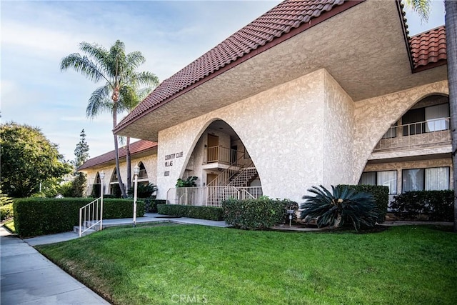 1000 Central Ave Unit 19, Riverside, CA 92507 - view of side of home with a tile roof, stucco siding, and a lawn