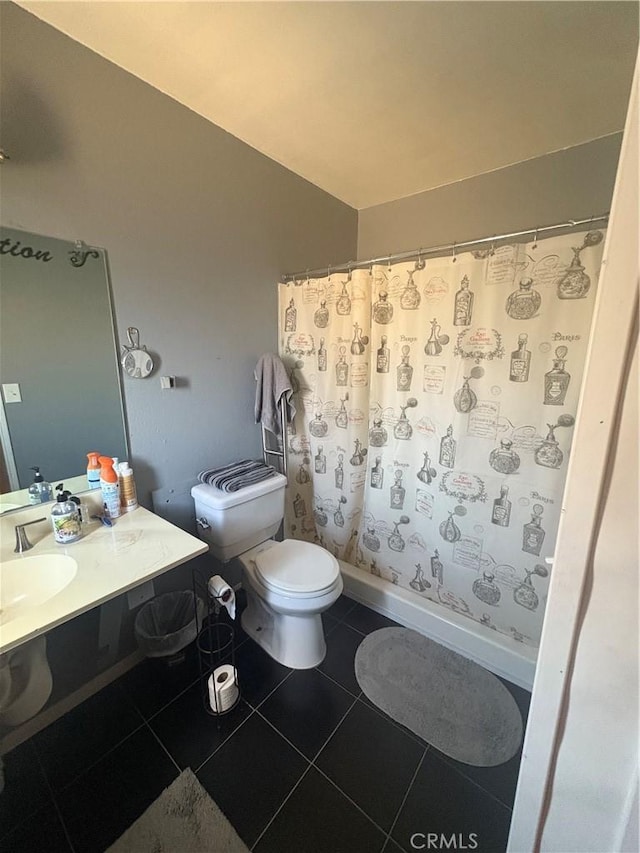 7103 Hanford Ave, Yucca Valley, CA 92284 - bathroom featuring a shower with curtain, tile patterned flooring, and vanity