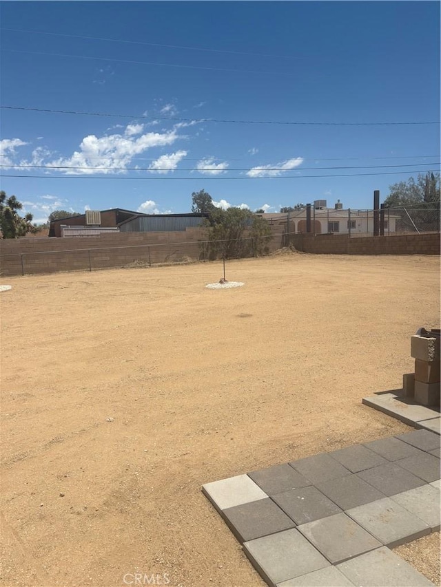 7103 Hanford Ave, Yucca Valley, CA 92284 - view of yard