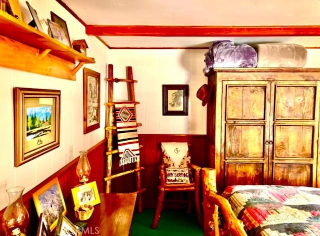 33140 Juniper Ln, Green Valley Lake, CA 92341 - carpeted bedroom featuring a decorative wall