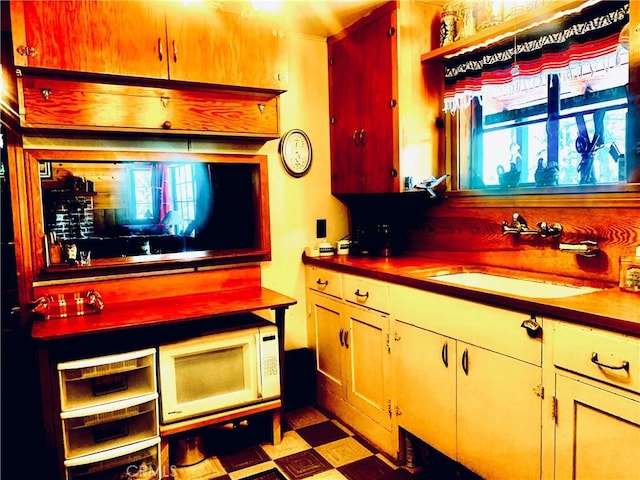 33140 Juniper Ln, Green Valley Lake, CA 92341 - kitchen with healthy amount of natural light and white microwave