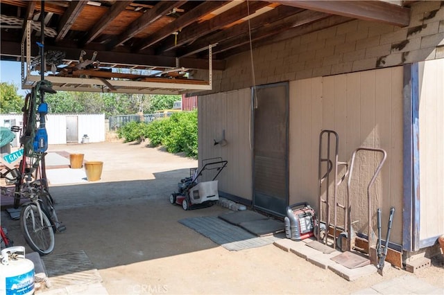 3134 Half Circle Rd, Norco, CA 92860 - view of garage