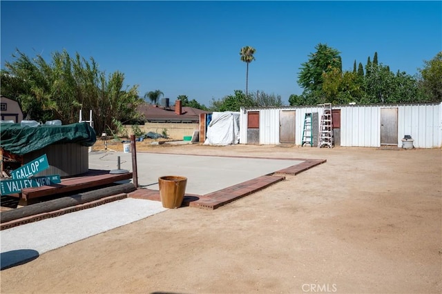 3134 Half Circle Rd, Norco, CA 92860 - surrounding community with a patio