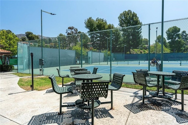 9576 Via Bernardo, Burbank, CA 91504 - view of tennis court