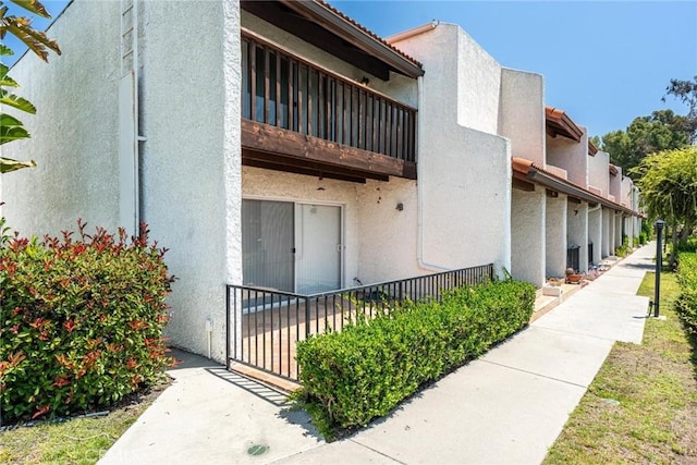 9576 Via Bernardo, Burbank, CA 91504 - view of building exterior