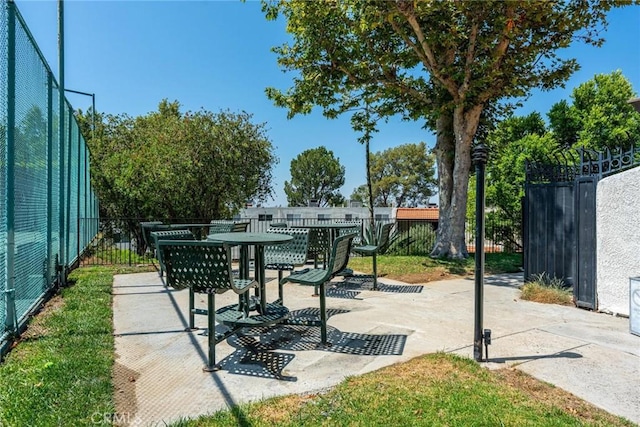 9576 Via Bernardo, Burbank, CA 91504 - view of patio with outdoor dining area