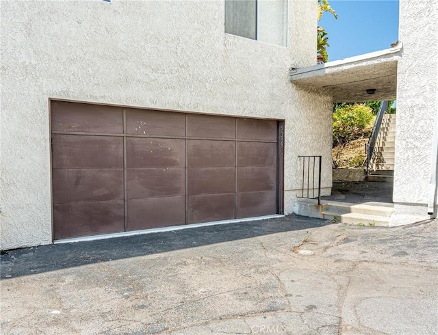 9576 Via Bernardo, Burbank, CA 91504 - view of garage