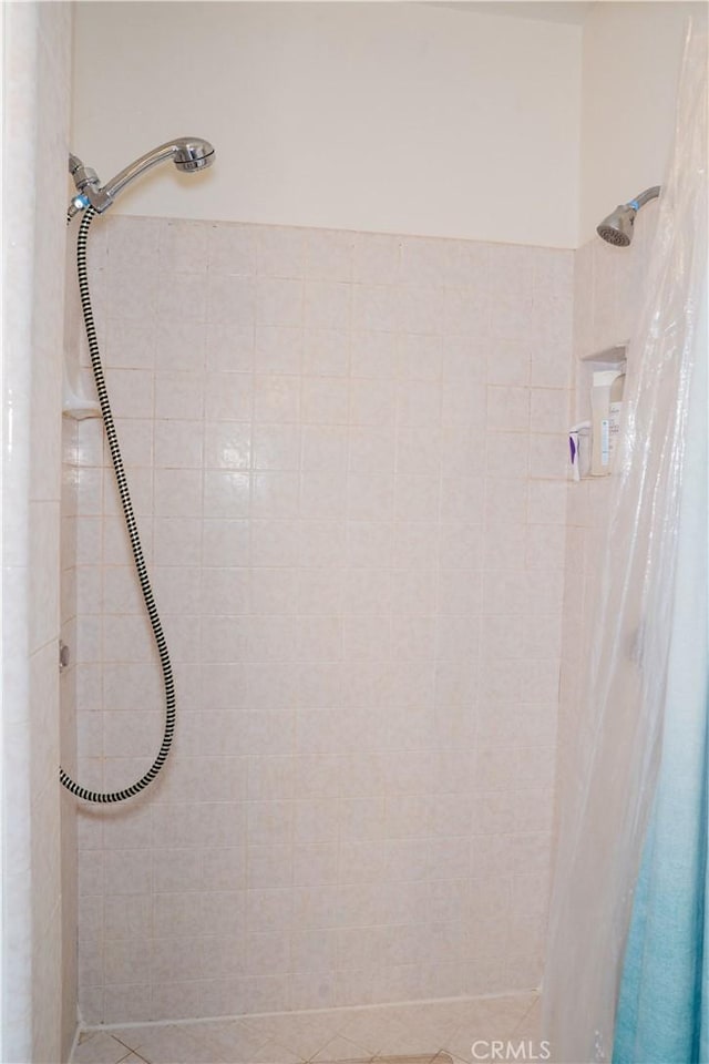 10515 Acoro St, Bellflower, CA 90706 - bathroom featuring tiled shower