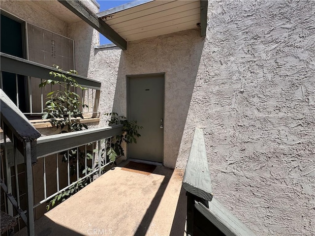 8601 International Ave Unit 236, Canoga Park, CA 91304 - entrance to property featuring stucco siding and a balcony