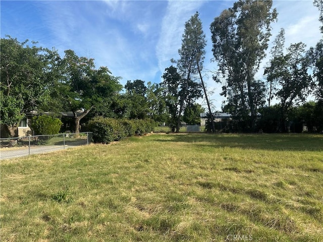 2023 Jewell Ln, Redding, CA 96001 - view of yard