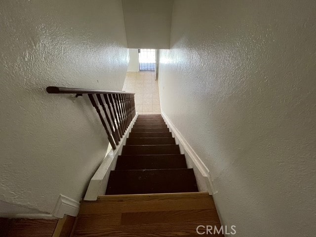 1415 El Sereno Ave Unit 4, Pasadena, CA 91103 - stairs with a textured wall