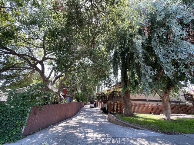 1415 El Sereno Ave Unit 4, Pasadena, CA 91103 - view of road
