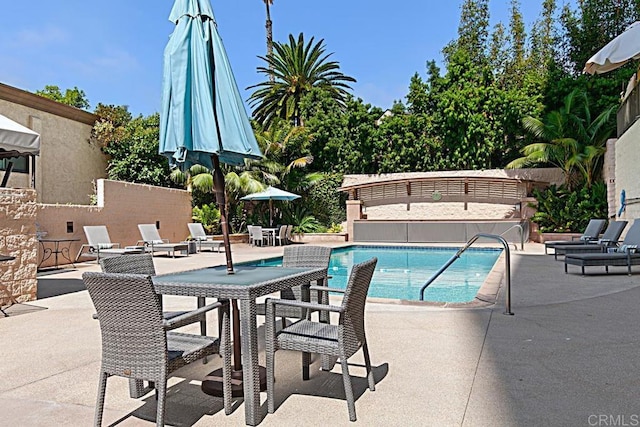 2500 Torrey Pines Rd Unit 1101, La Jolla, CA 92037 - community pool with a patio