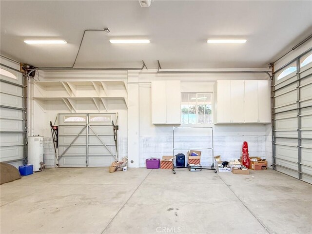43097 Calle Camellia, Temecula, CA 92592 - garage with water heater