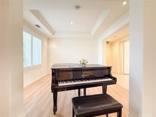 43097 Calle Camellia, Temecula, CA 92592 - living area featuring crown molding, a tray ceiling, light wood finished floors, and recessed lighting