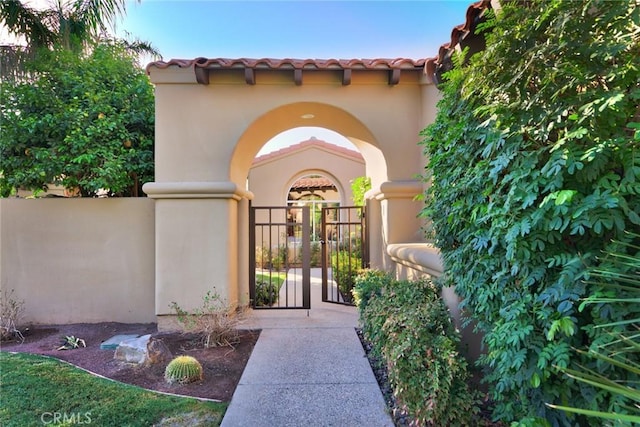 56720 Jack Nicklaus Blvd, La Quinta, CA 92253 - property entrance with a gate and stucco siding