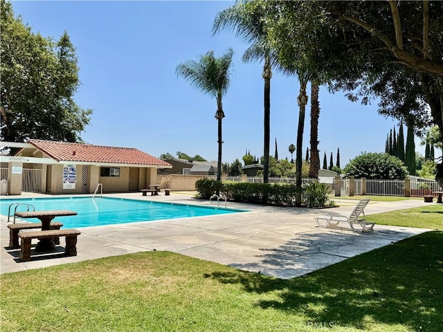2851 S La Cadena Dr Unit 125, Colton, CA 92324 - community pool featuring a patio area
