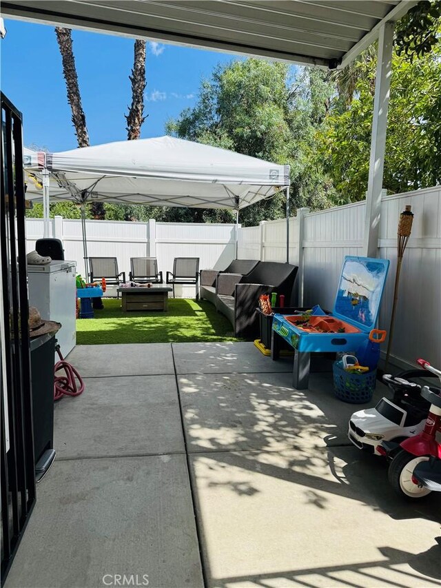 2851 S La Cadena Dr Unit 125, Colton, CA 92324 - fenced backyard with outdoor lounge area, a patio, and a gazebo