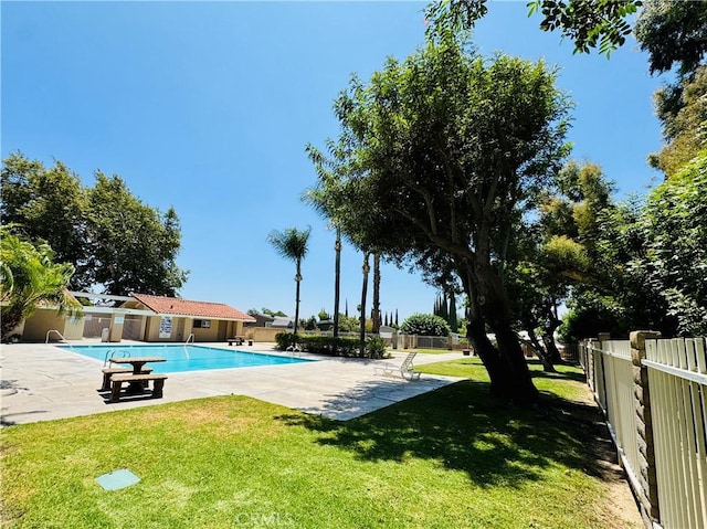 2851 S La Cadena Dr Unit 125, Colton, CA 92324 - community pool with a patio