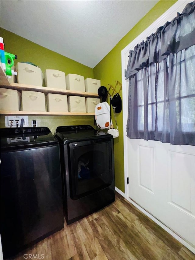 2851 S La Cadena Dr Unit 125, Colton, CA 92324 - laundry area with washing machine and clothes dryer and wood finished floors