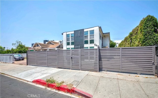 645 N Gramercy Pl, Los Angeles, CA 90004 - view of front facade