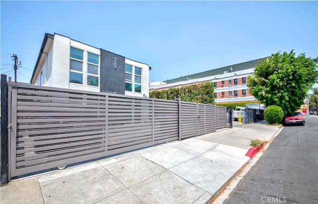 645 N Gramercy Pl, Los Angeles, CA 90004 - view of gate